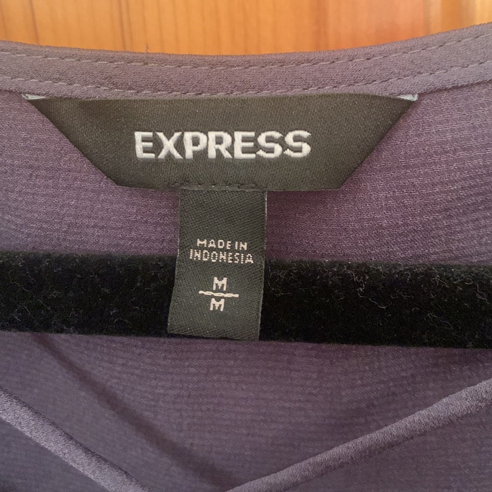 Women’s Express top in dark gray. 100% polyester. - Picture 2 of 4